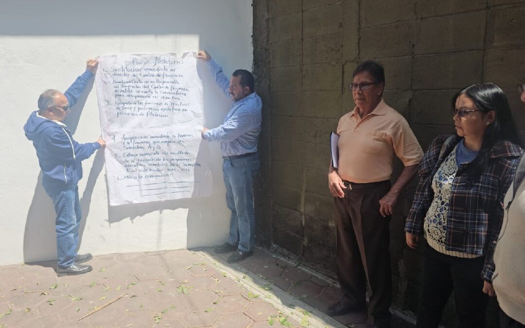 BINE Puebla: Profesores toman oficinas de la SEP y exigen la salida de Bernabé Corona