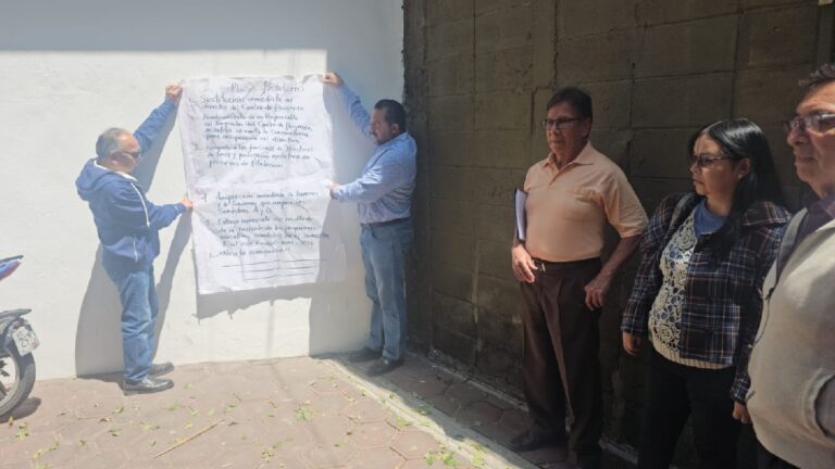BINE Puebla: Profesores toman oficinas de la SEP y exigen la salida de Bernabé Corona