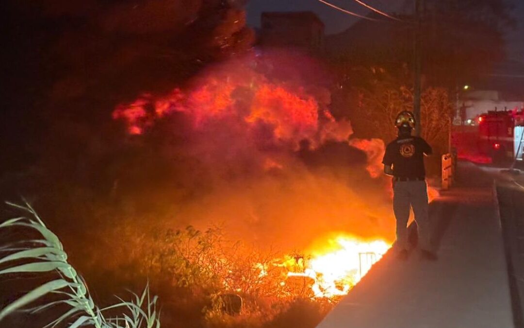 Incendio en Escobedo: Fuego Devora Tajabanes en la Colonia Unidad