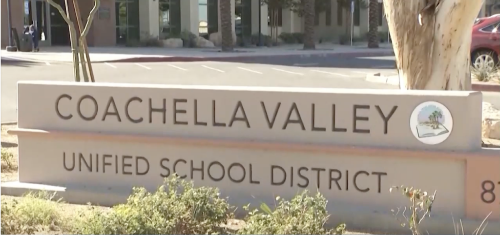 Educadores Protestan Por Despidos En El Distrito Escolar Del Valle De Coachella