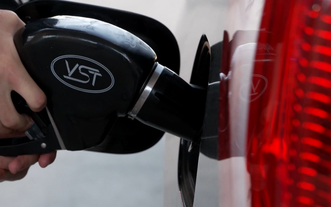 ¡Golpe al bolsillo! Gasolina en Riverside alcanza su precio más alto en meses