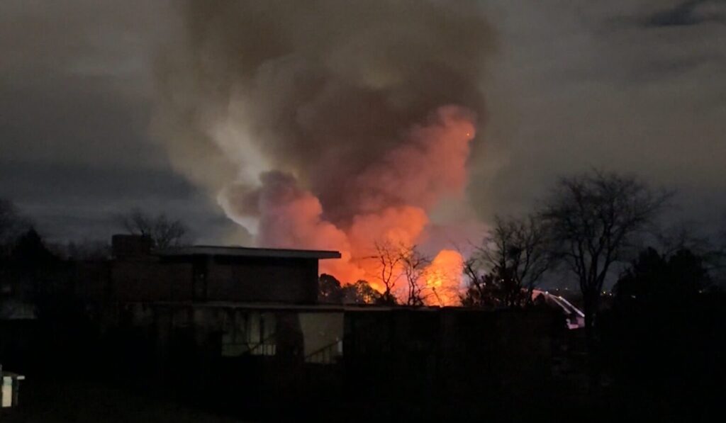 Comienza La Demolición Del Complejo De Apartamentos Devastado Por Incendio En Denver - Noticias Notivalle Comienza La Demolición Del Complejo De Apartamentos Devastado Por Incendio En Denver
