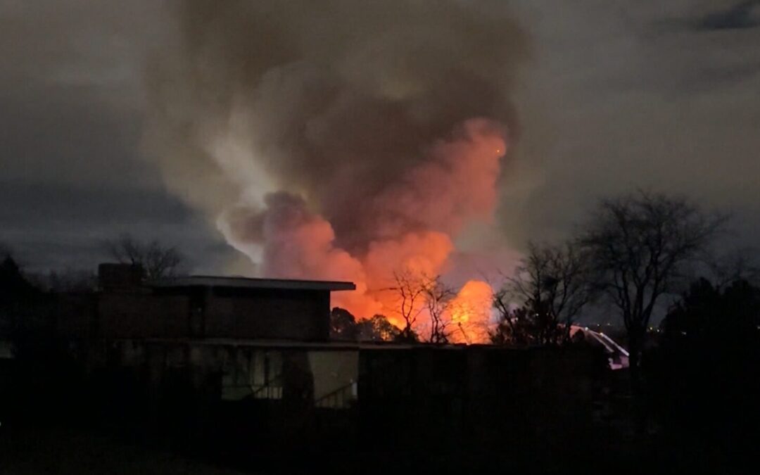 Comienza la demolición del complejo de apartamentos devastado por incendio en Denver