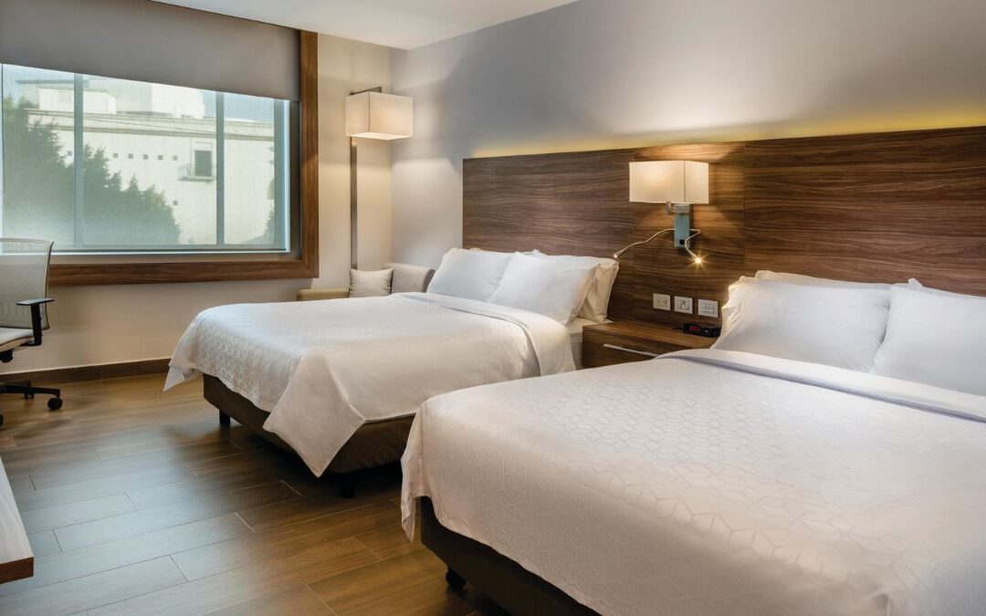 Descubren Madre e Hijo Fallecidos en Hotel de Puebla; Único Sobreviviente es un Hombre