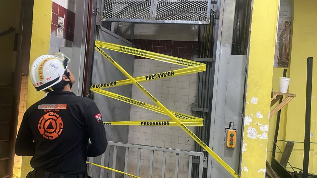 Tragedia En San Nicolás De Los Garza: Elevador Colapsado Deja Hombre Herido