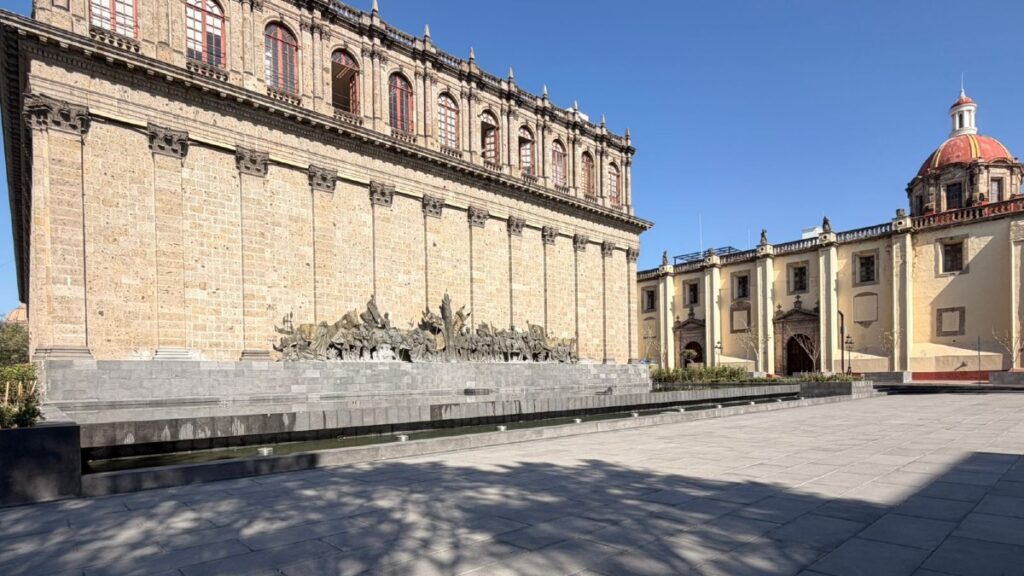 Plaza Fundadores En Guadalajara: Detalles Finales De Su Espléndida Renovación