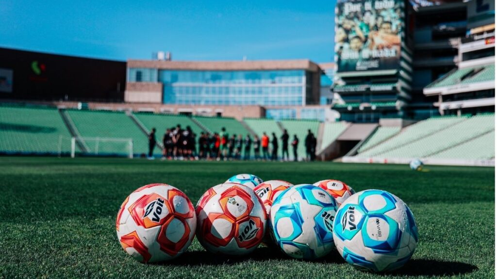 Santos Laguna Intensifica Entrenamientos En El Estadio Corona Para Enfrentar A América