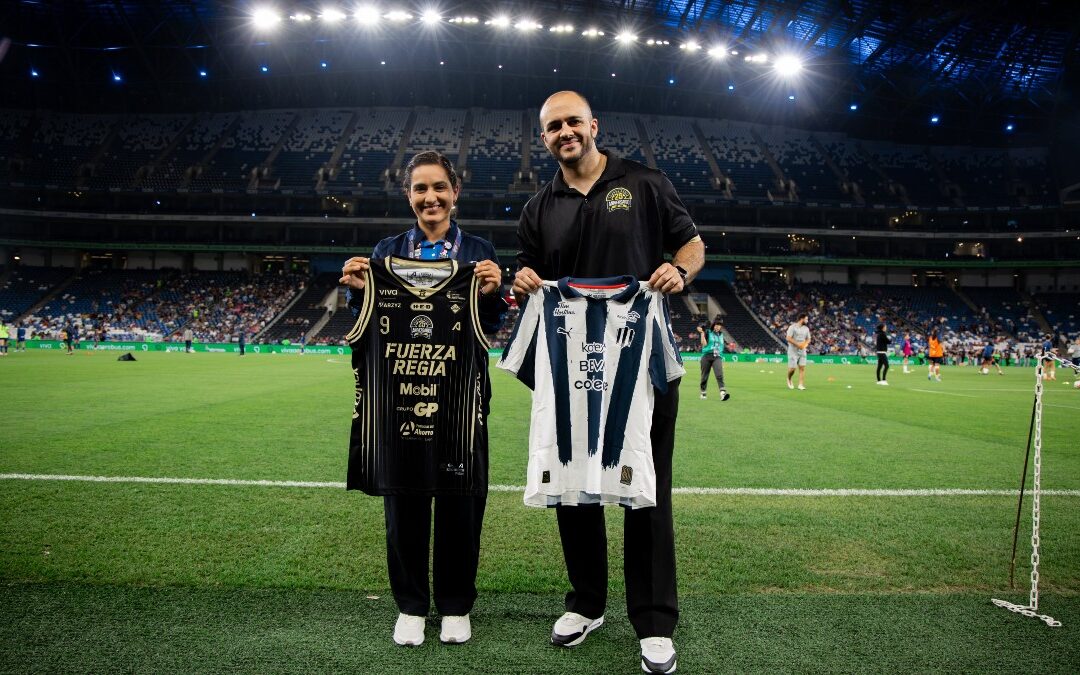 Fuerza Regia Femenil presente en el emocionante choque Rayadas vs Pumas