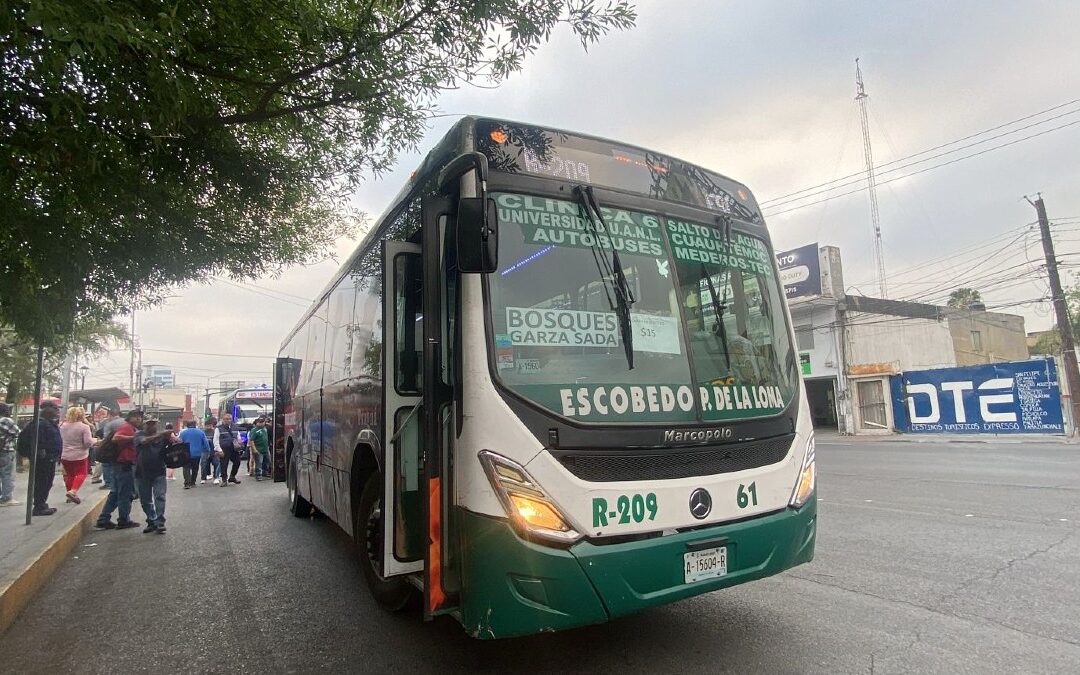 Tarifa de transporte público en Monterrey regresa a 15 pesos tras aumento inesperado