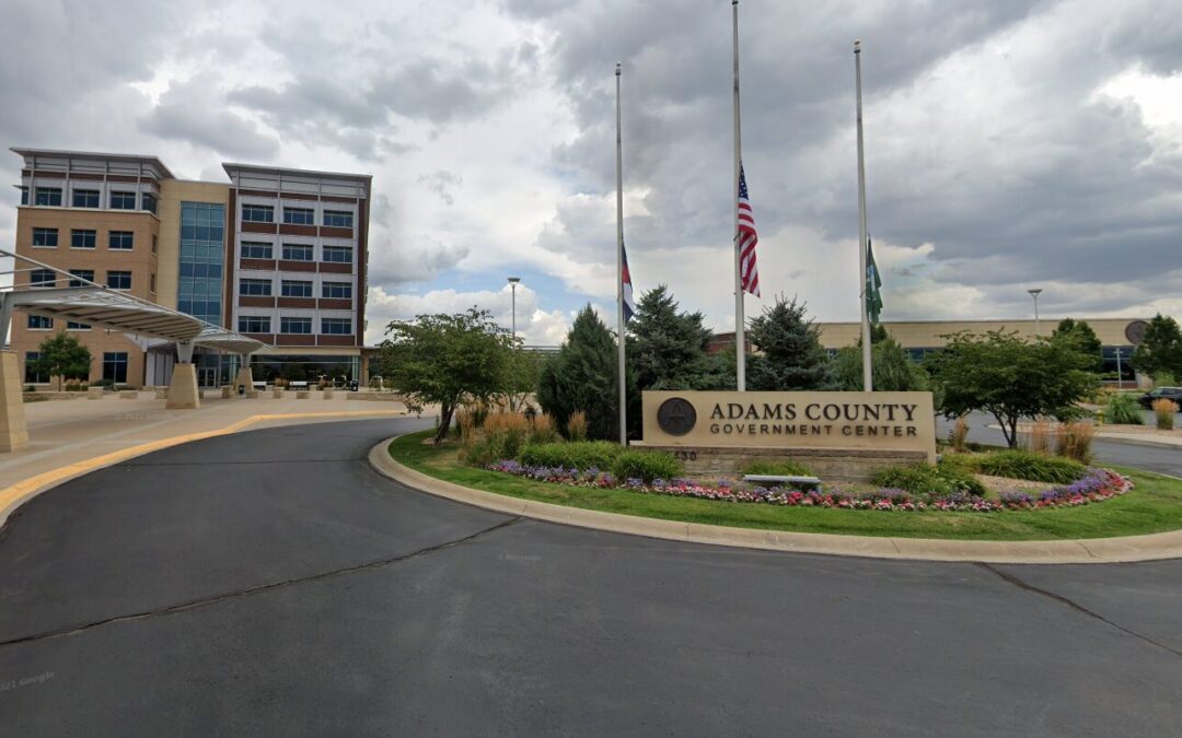 Adams enfrenta crisis de cuidado infantil con nueva iniciativa