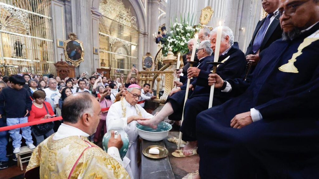 El Arzobispo De Puebla Realiza El Tradicional Lavatorio De Pies En Jueves Santo - Noticias Notivalle El Arzobispo De Puebla Realiza El Tradicional Lavatorio De Pies En Jueves Santo