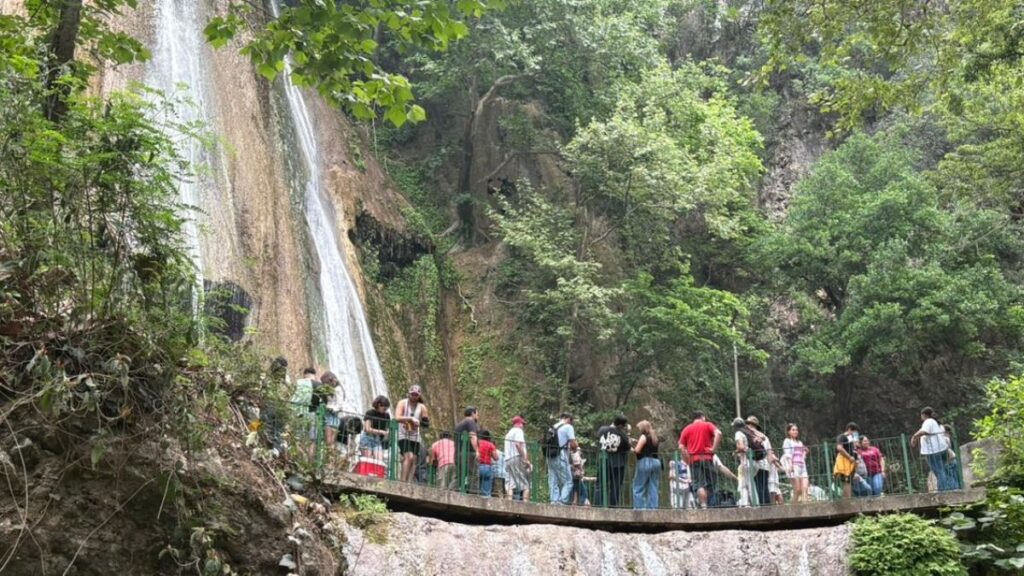 Descubre Las Maravillas De Cola De Caballo Y El Centro De Santiago