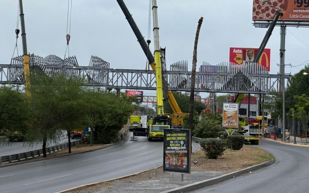 Instalación del Puente Peatonal causa Congestión Vehicular en Guadalupe, Nuevo León