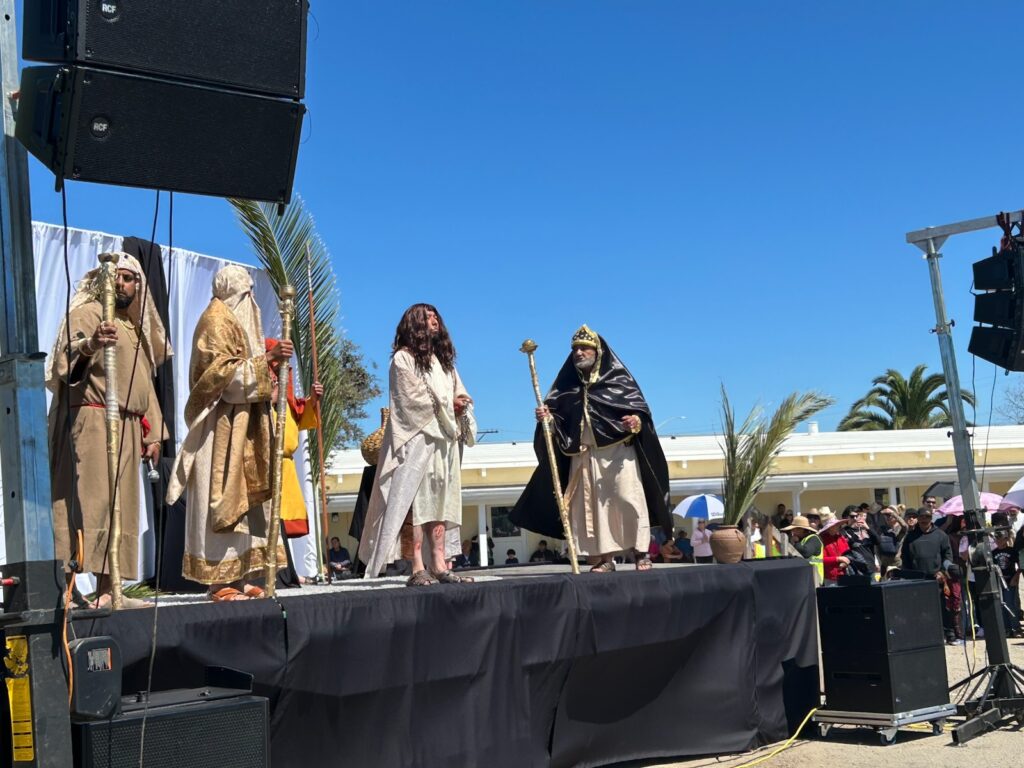 Viacrucis Viviente En Salinas: Reviven La Pasión De Cristo En La Iglesia Santa María - Noticias Notivalle Viacrucis Viviente En Salinas: Reviven La Pasión De Cristo En La Iglesia Santa María