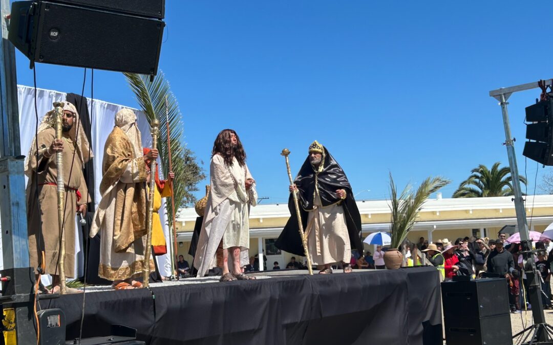 Viacrucis Viviente en Salinas: Reviven la Pasión de Cristo en la Iglesia Santa María
