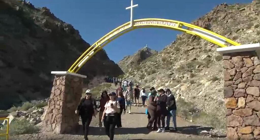 Ascenso A Cristo Rey 2023: Fieles Se Unen En Una Tradición De Fe