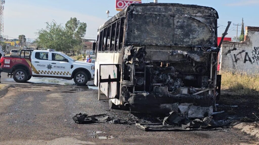 Incendio De Autobús En El Salto Por Supuesta Falla Mecánica Alarmó A Vecinos - Noticias Notivalle Incendio De Autobús En El Salto Por Supuesta Falla Mecánica Alarmó A Vecinos