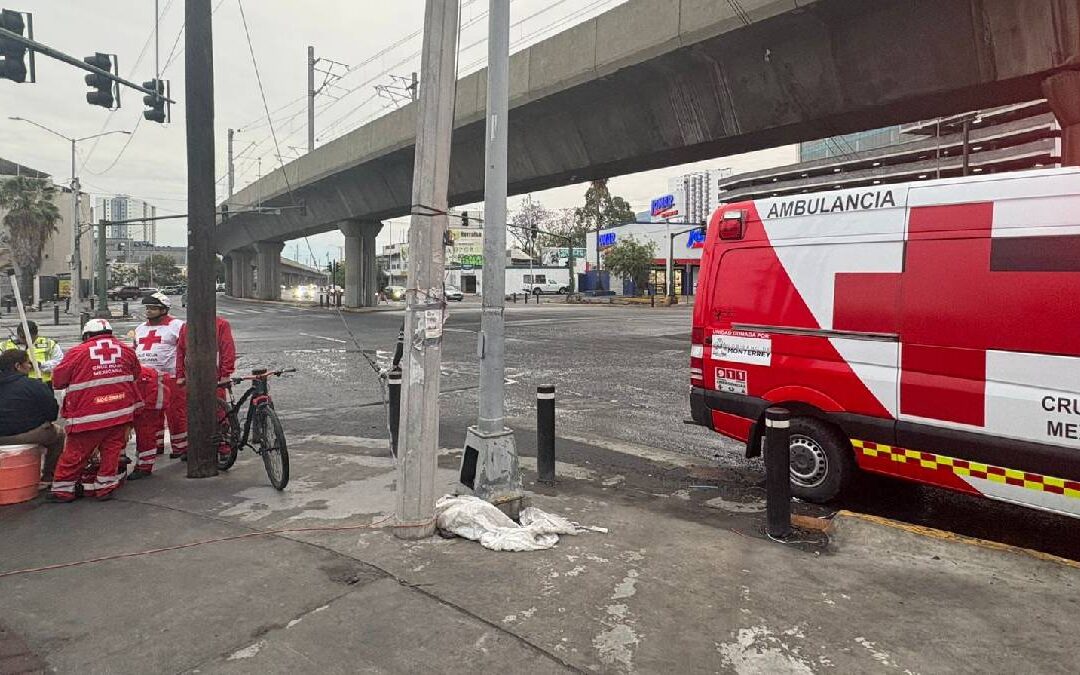 Grave accidente vial en Monterrey: Mujer atropellada en avenida Colón