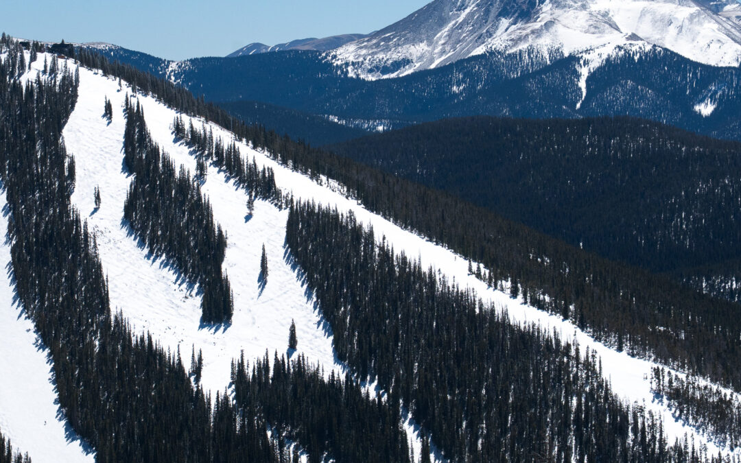 Temporada de Esquí en Colorado Concluye Prematuramente por Baja Nieve