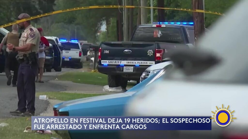 Conductor Arrolla Multitud En Festival De Año Nuevo En Texas