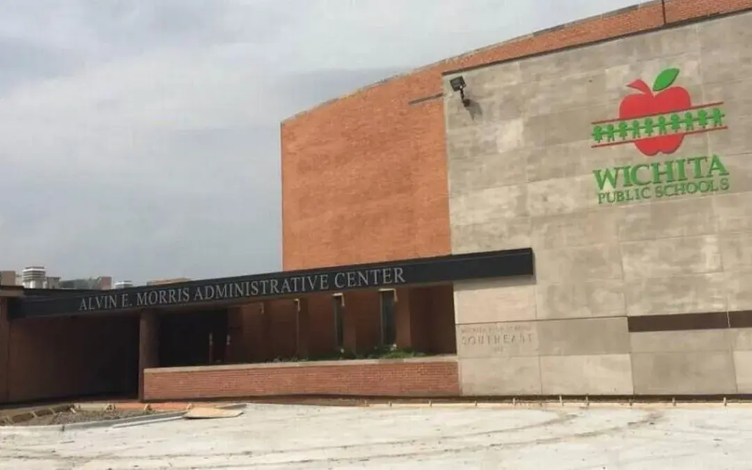 Wichita Evalúa Propuesta de Bono y Demolición de Edificio Escolar Crucial