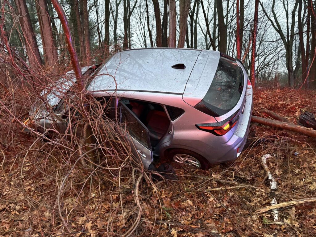 Accidente En La I-95: Vehículo Estrella En Zona Boscosa De Massachusetts Deja Varios Heridos - Noticias Notivalle Accidente En La I-95: Vehículo Estrella En Zona Boscosa De Massachusetts Deja Varios Heridos