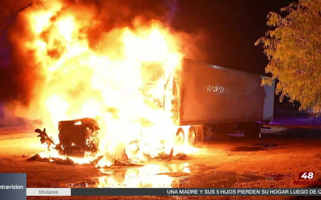 Impactante Incendio en Camión de Remolque en Carretera Veterans sin Heridos