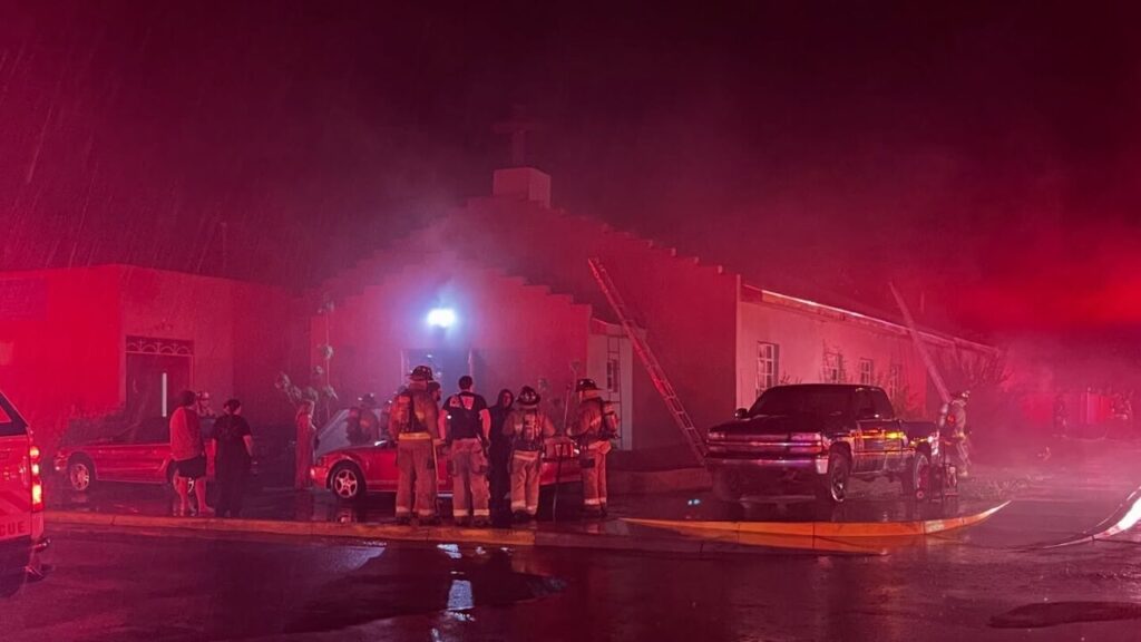 Incendio En Albuquerque: Ningún Herido Tras Conflagración En Edificio De Servicios