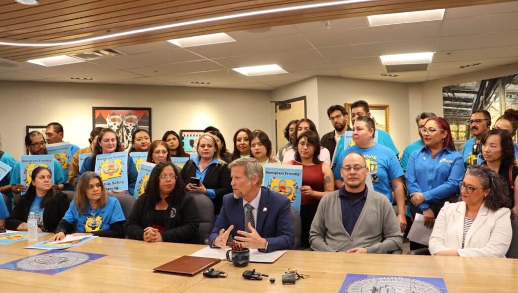 Albuquerque Refuerza Protecciones Ice Con Nueva Ordenanza De Tim Keller