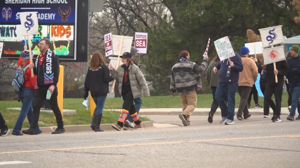 Escuelas Del Distrito Escolar Sheridan Reabren Durante La Huelga De Maestros - Noticias Notivalle Escuelas Del Distrito Escolar Sheridan Reabren Durante La Huelga De Maestros