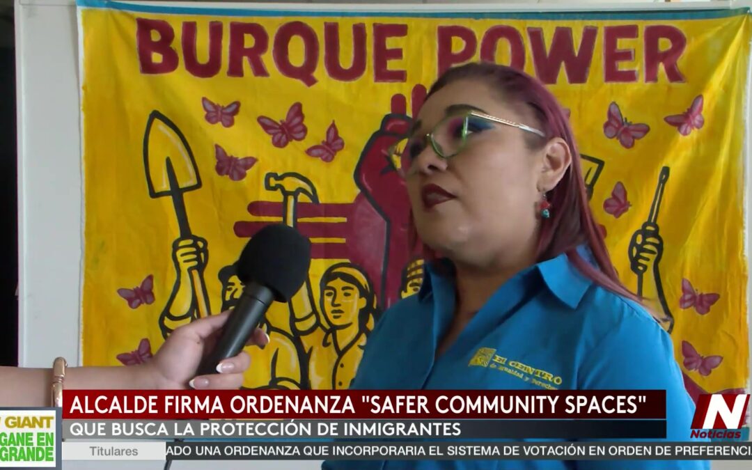 Alcalde Tim Keller Firma Ordenanza para Proteger a Inmigrantes en Albuquerque