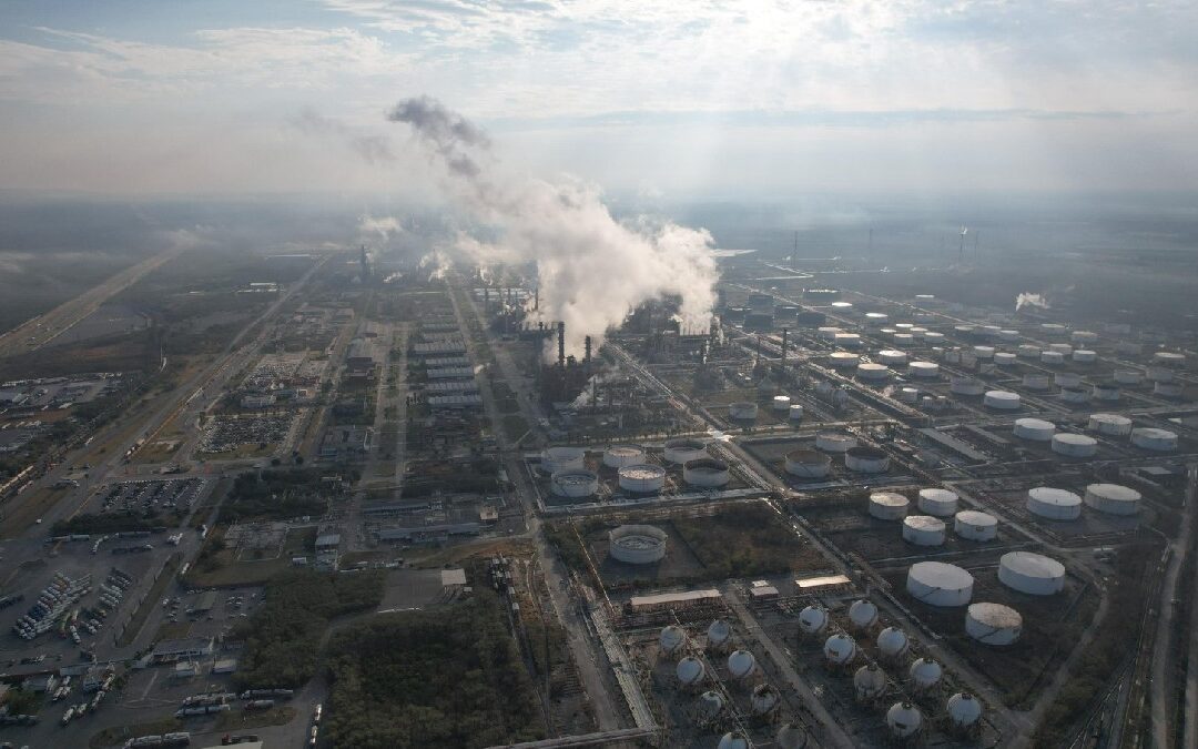 Impacto de la Refinería de Cadereyta: Vientos Llevan Contaminación hasta Monterrey