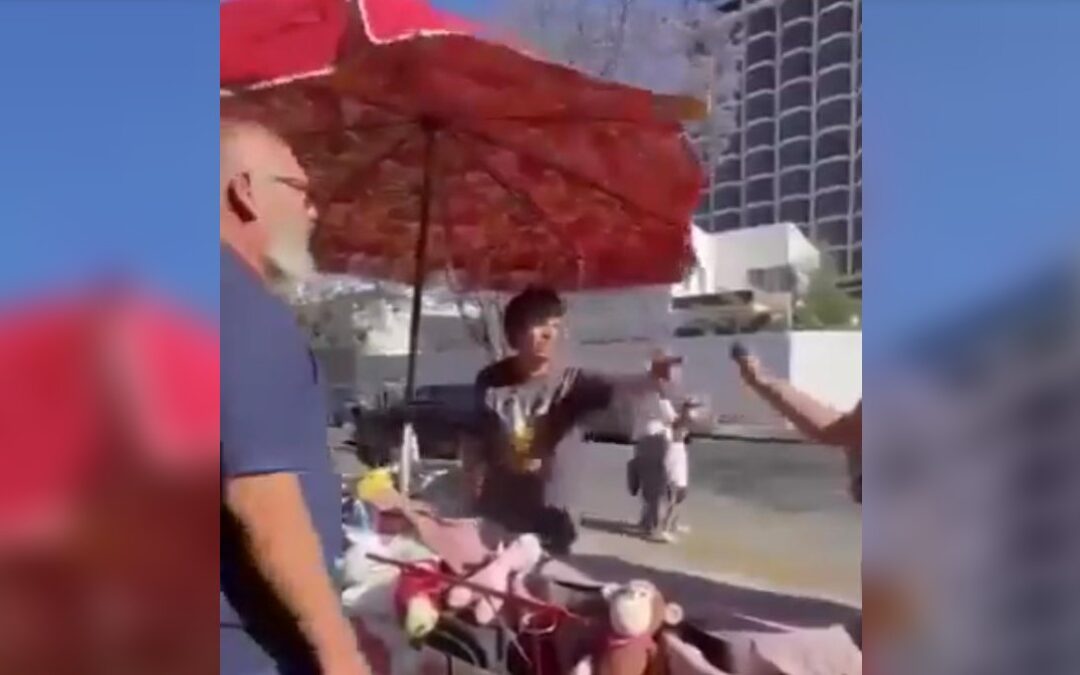 Impactante Video: Comerciante Ataca a Adulto Mayor en Plena Calle