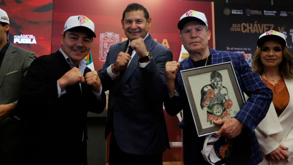 Julio César Chávez Y Travieso Arce Regresan Al Ring Para Una Emocionante Pelea De Exhibición