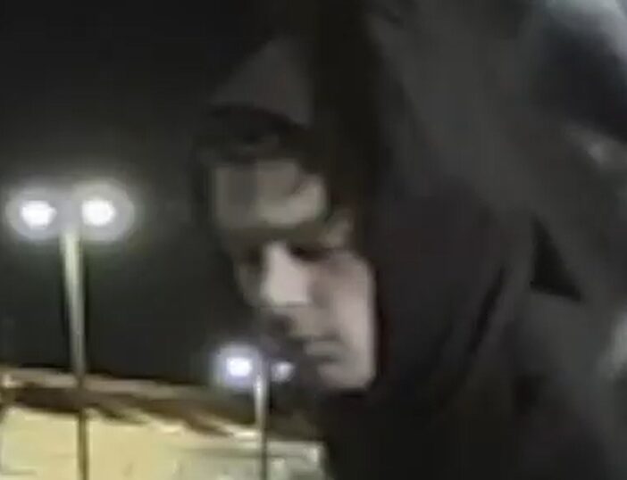 Robo en Las Vegas: La Policía Busca a Sospechosos de Violento Asalto en Spring Mountain