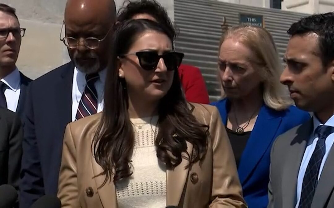 Demócratas en el Congreso Buscan Restringir Poderes de Guerra de Trump sobre Irán