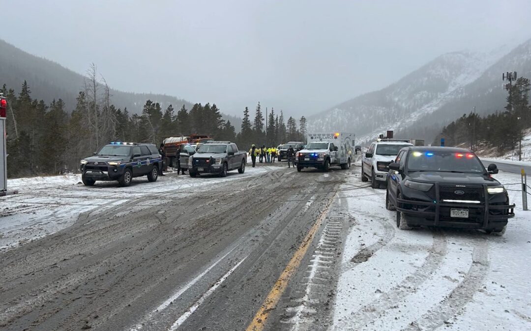 Choque Mortal en la I-70 en Colorado: Conductores y Equipo de Hockey Afectados