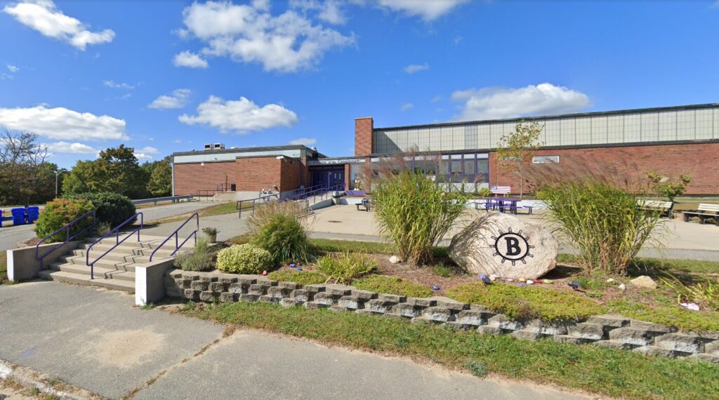 Estudiante En Cape Cod Involucrado En Incidente De Cuchillo En Escuela De Massachusetts