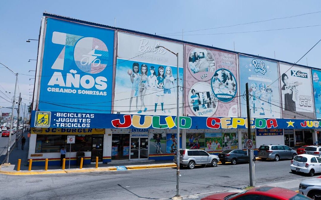 Gran Fiesta de Despedida en Juguetería Julio Cepeda en Monterrey