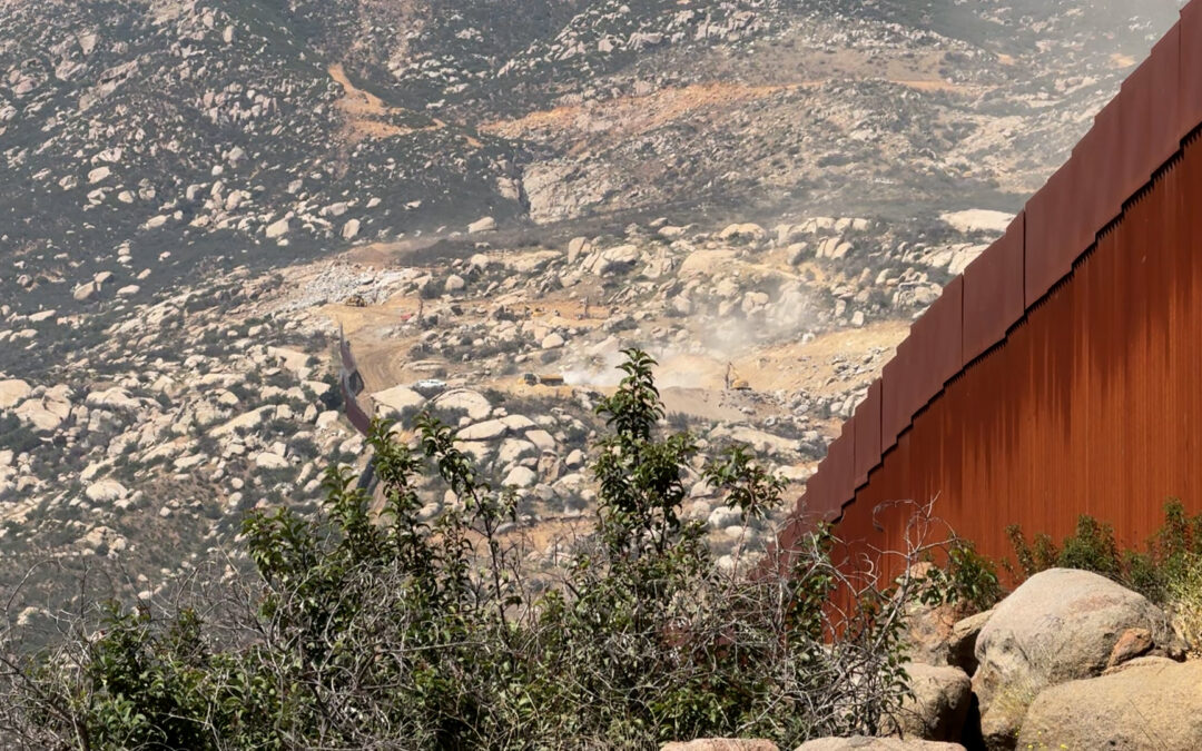 Explosiones por el muro fronterizo amenazan el sagrado Cerro Cuchumá, patrimonio de la comunidad Kumiai