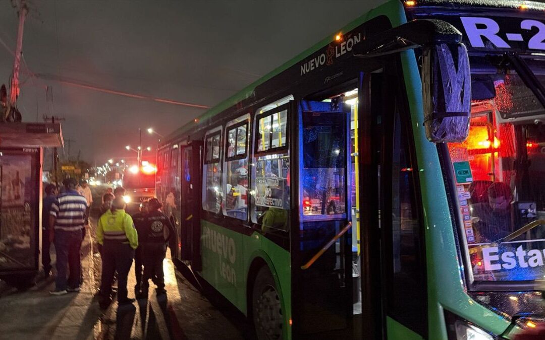 Impactante Accidente en Santa Catarina: Cinco Heridos en Choque de Camiones Urbanos