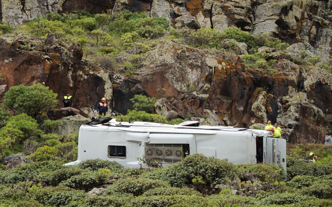 Tragedia en La Gomera: Fatal Accidente de Autobús Turístico Deja un Muerto