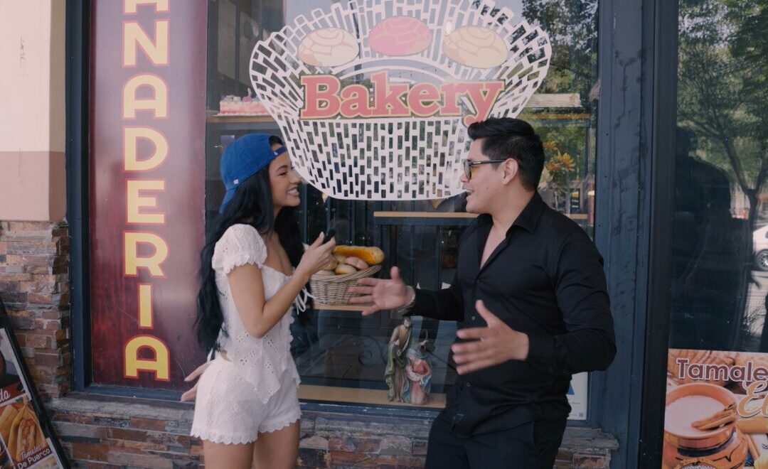 Becky G envía emotivo mensaje a la comunidad inmigrante del Valle de Coachella: “Estamos con ustedes”