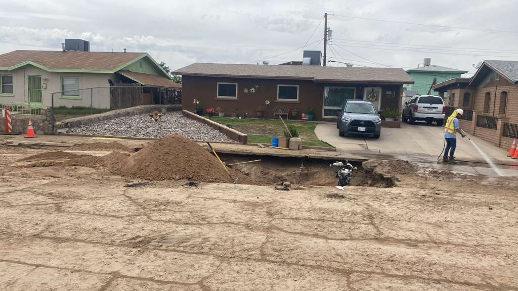 Ruptura de Tubería Afecta el Centro de El Paso: Servicio de Agua Restablecido Pronto