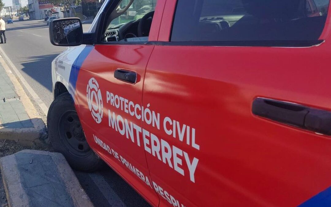 Protección Civil Monterrey Rescata a Mujer de 65 Años de Paro Cardiorrespiratorio