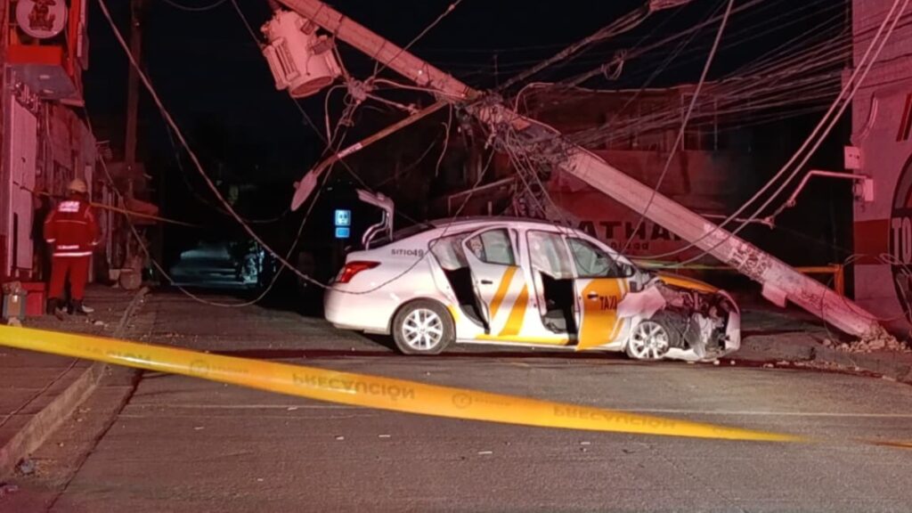 Accidente De Tráfico En Zapopan: Motociclista Causa Choque De Taxi Contra Poste