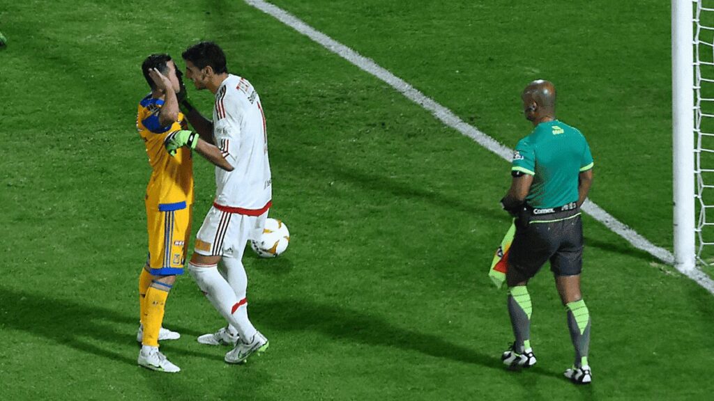 Explosiones De Euforia Y Cariño: Momentos Icónicos En El Futbol