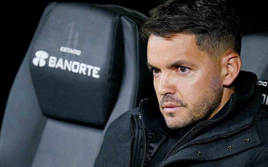 Larcamón se Enfrenta a un Desafío: La Estrategia del León para Superar al LAFC