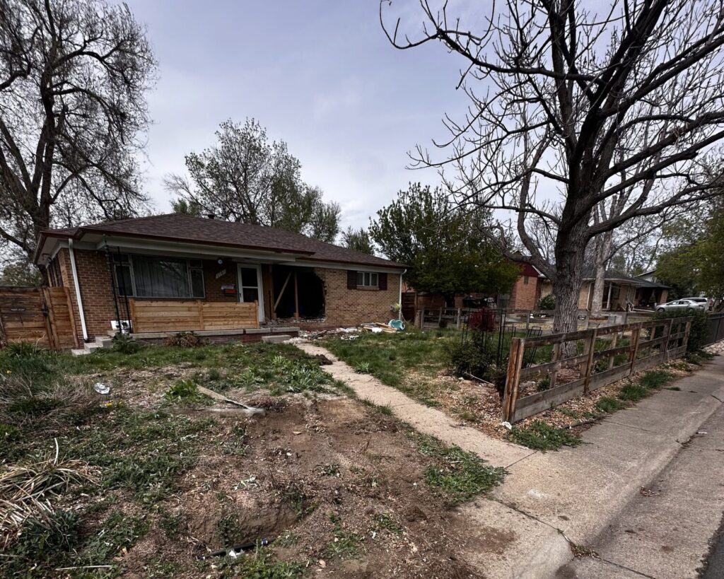 Impactante Accidente En Aurora: Menor De 13 Años Estrella Vehículo Contra Vivienda - Noticias Notivalle Impactante Accidente En Aurora: Menor De 13 Años Estrella Vehículo Contra Vivienda