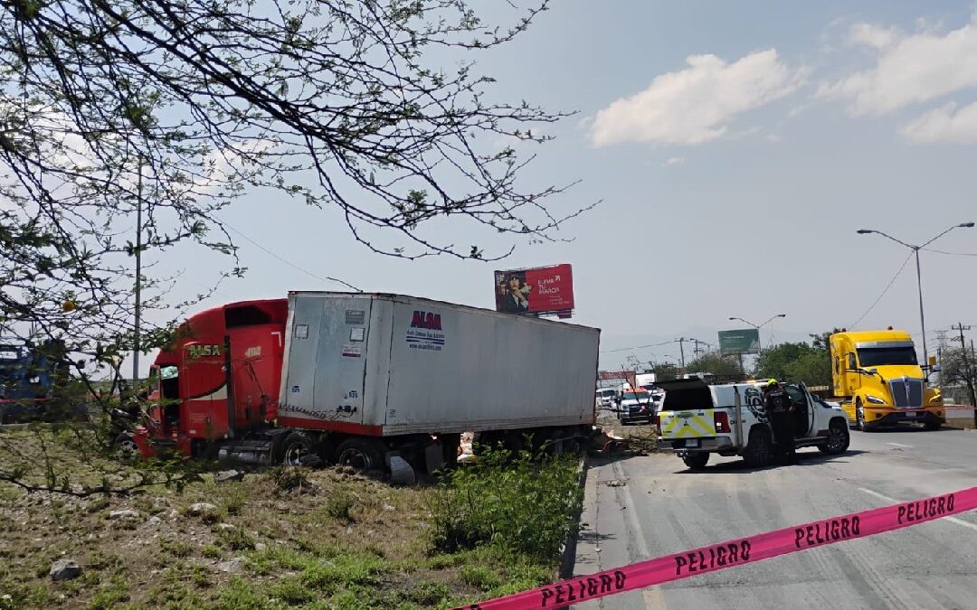 Tragedia en la carretera Saltillo-Monterrey: tráiler sin frenos causa accidente fatal en Santa Catarina
